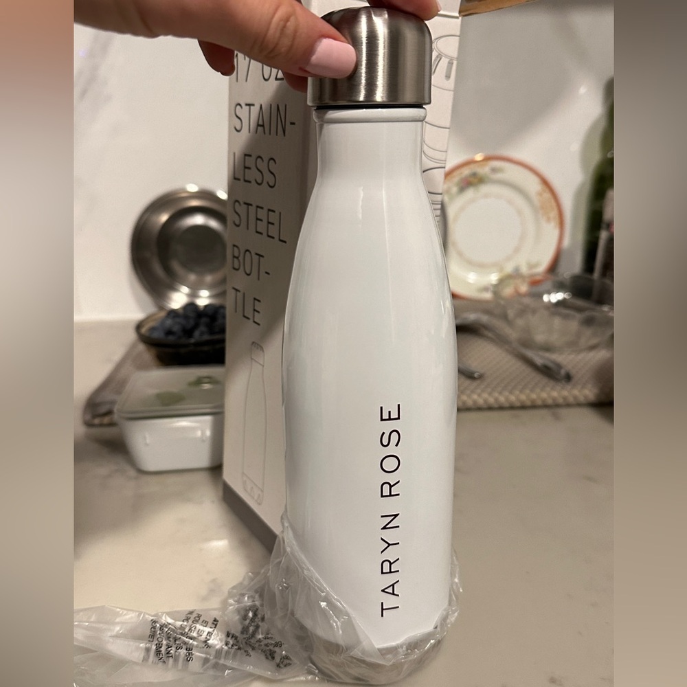 🆕 NIB Taryn Rose Force H2Go water bottle, white
